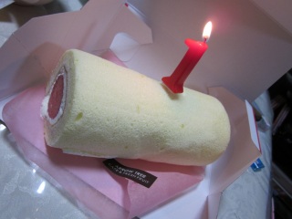 あまおうロールケーキ。
