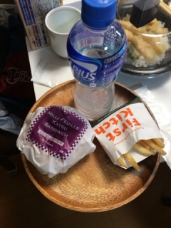 お昼はファーストキッチン!