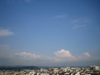 家から。