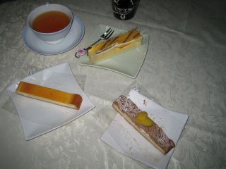 ケーキも便乗。